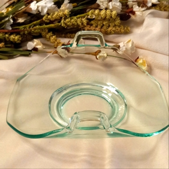 1929 Lancaster 924 Light Green Dish Octagon Shaped with Up Turned Scroll Handles - Picture 6 of 6